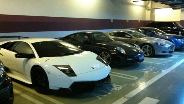 地下車庫(kù)地面清洗用什么款式洗地機(jī)好？