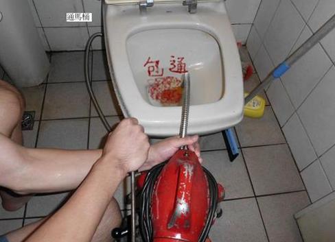 每天都要使用的馬桶堵了怎么辦？怕什么，這幾招幫你輕松解決！