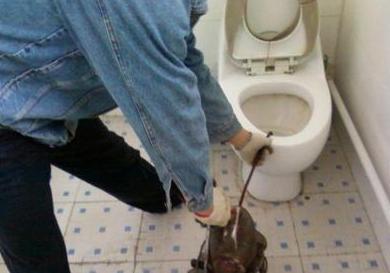 每天都要使用的馬桶堵了怎么辦？怕什么，這幾招幫你輕松解決！